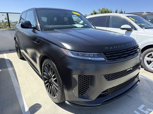 Used 2024 Land Rover Range Rover Sport AWD/4WD image 3