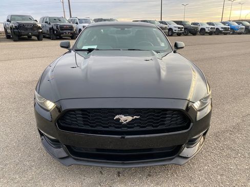 Used 2016 Ford Mustang Coupe image 9