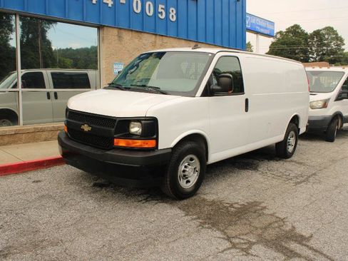 Used 2017 Chevrolet Express 2500 RWD image 3