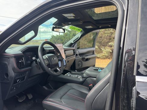 Used 2024 Ford Expedition Limited image 18