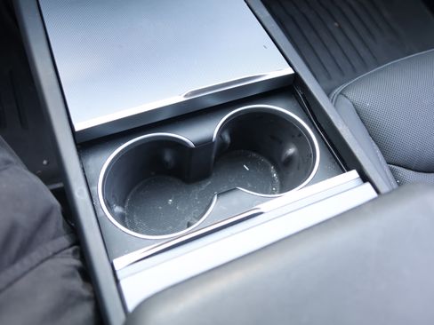 Used 2025 Tesla Model 3 image 23