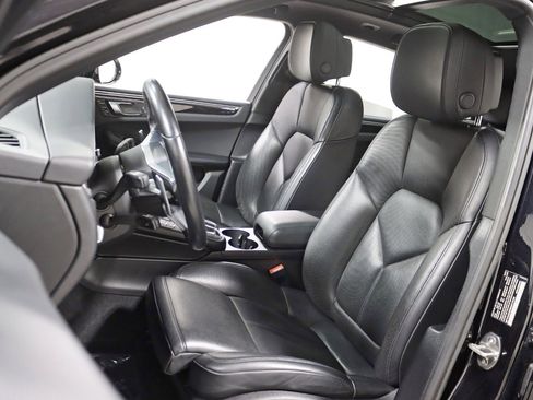 Used 2021 Porsche Macan image 24
