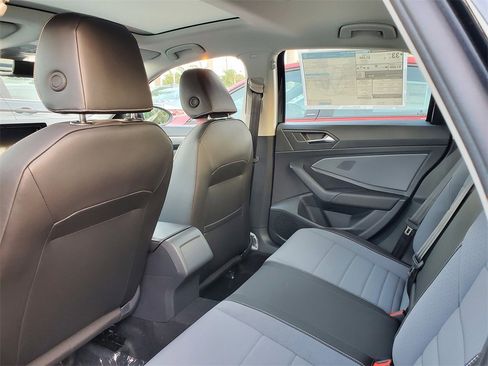 New 2025 Volkswagen Jetta SE image 5