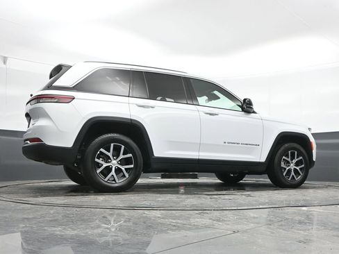 Used 2025 Jeep Grand Cherokee Limited image 47