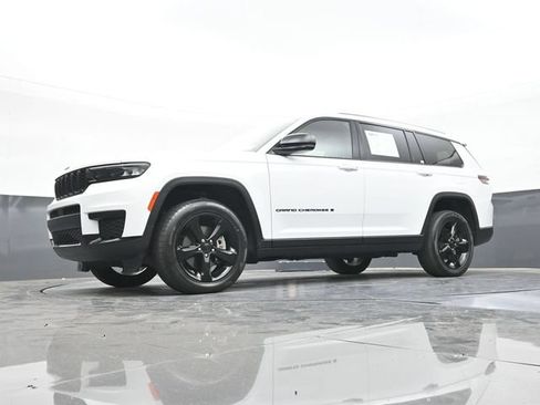 Used 2023 Jeep Grand Cherokee L Laredo AWD/4WD image 59
