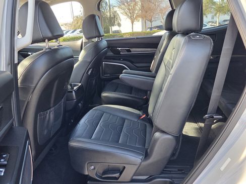 Used 2022 Kia Telluride SX w/ SX Prestige Package image 11