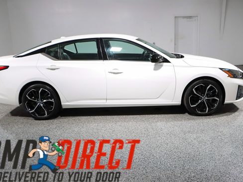 Used 2024 Nissan Altima 2.5 SR FWD image 6