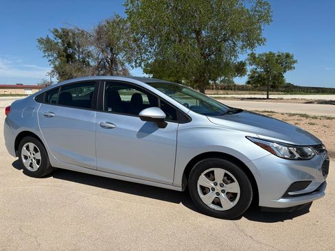 Used 2017 Chevrolet Cruze LS FWD image 46