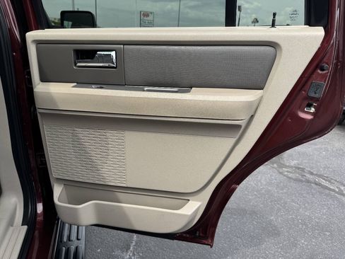 Used 2010 Ford Expedition XLT RWD image 22
