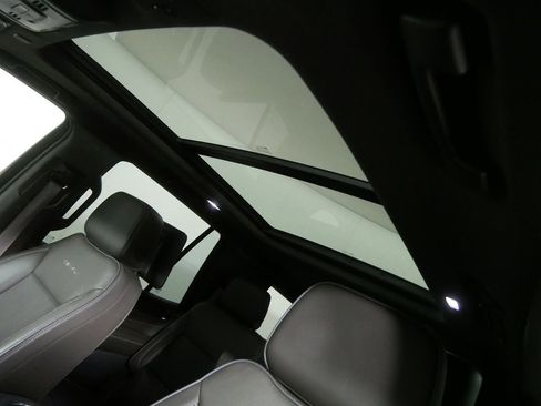 Used 2021 GMC Yukon Denali w/ Denali Ultimate Package image 12