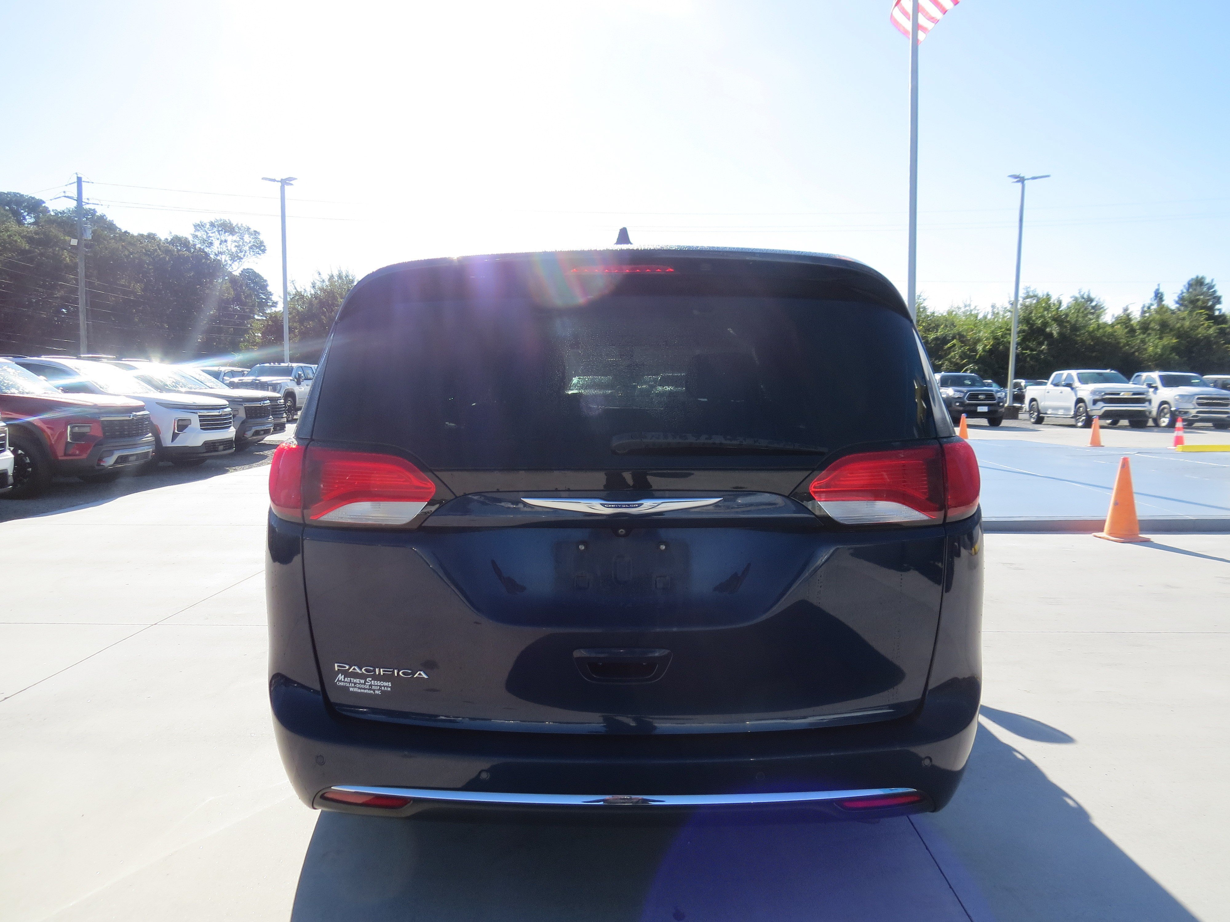 Used 2018 Chrysler Pacifica Touring Plus FWD image 6