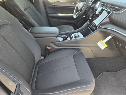 New 2026 Jeep Grand Cherokee Laredo AWD/4WD image 12