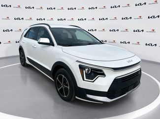 Used 2023 Kia Niro EX video 1