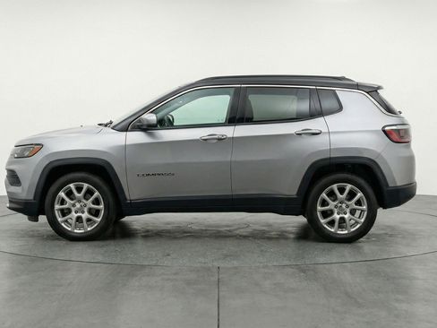 Used 2025 Jeep Compass Limited image 5