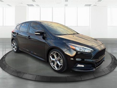 Used 2018 Ford Focus ST FWD image 7