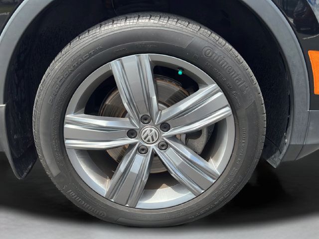 Used 2020 Volkswagen Tiguan SEL AWD/4WD image 26