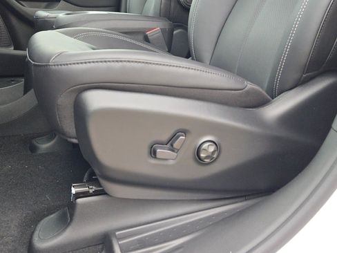 New 2026 Chrysler Pacifica Select image 25