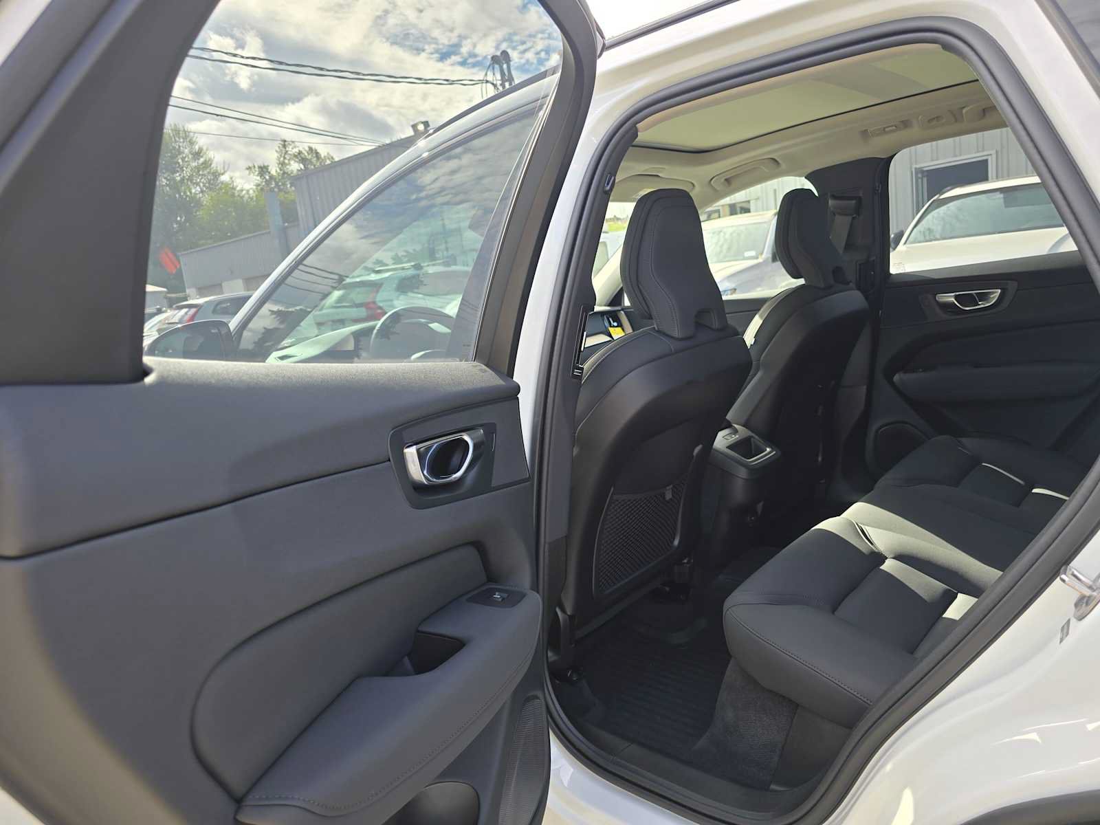 Used 2026 Volvo XC60 B5 Plus w/ Climate Package AWD/4WD image 16
