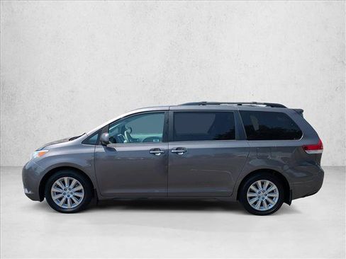 Used 2014 Toyota Sienna XLE w/ XLE Premium Package AWD/4WD image 9