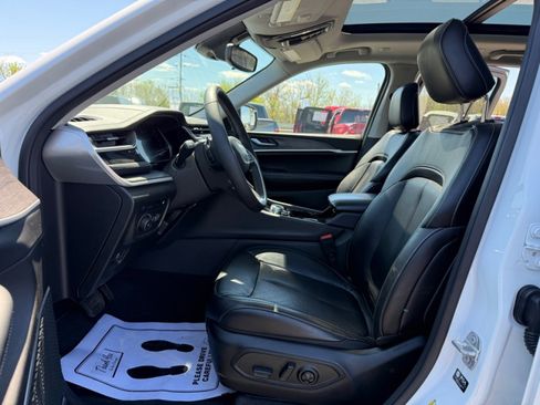 Used 2022 Jeep Grand Cherokee Limited image 14