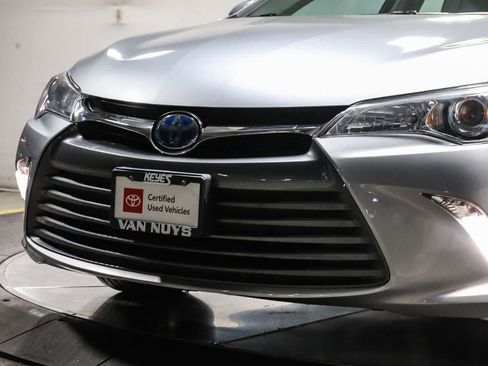 Certified 2017 Toyota Camry XLE w/ Moonroof Package FWD image 9