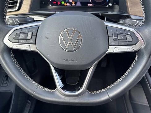 Used 2025 Volkswagen Atlas SE image 24