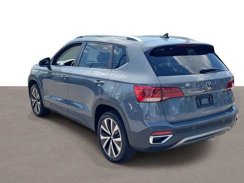 Used 2023 Volkswagen Taos SE w/ Panoramic Sunroof Package FWD image 3
