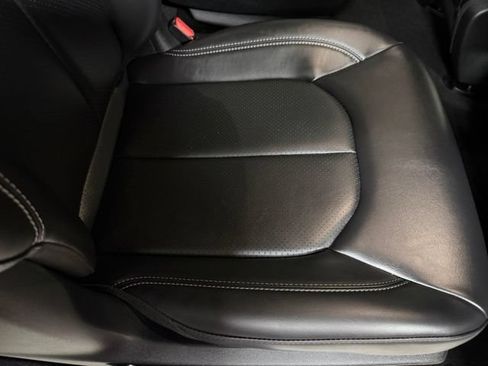 Used 2023 Chrysler Pacifica Touring-L FWD image 28