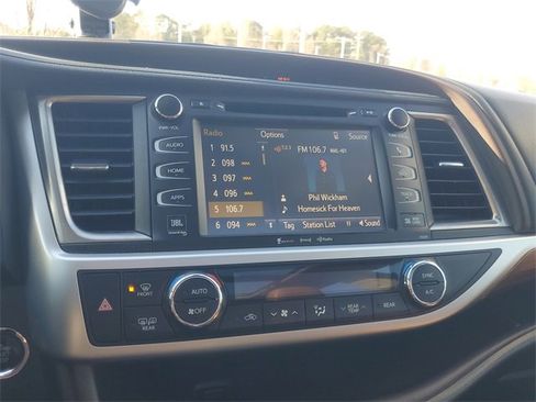 Used 2018 Toyota Highlander Limited Platinum image 22