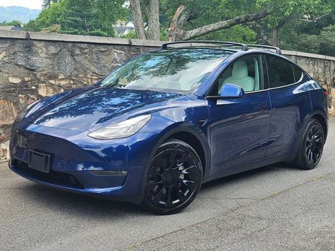 Used 2022 Tesla Model Y Long Range AWD/4WD image 5