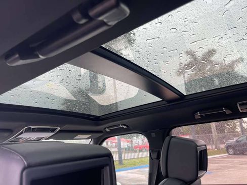 Used 2018 Land Rover Range Rover Supercharged image 16