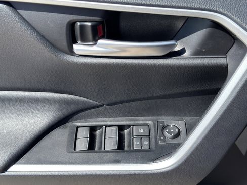 Used 2025 Toyota RAV4 XLE image 17