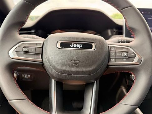 Used 2025 Jeep Compass Trailhawk AWD/4WD image 13