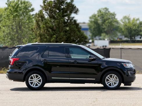 Used 2016 Ford Explorer XLT w/ Equipment Group 202A FWD image 7