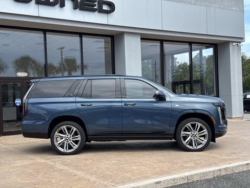 Used 2025 Cadillac Escalade Sport Platinum AWD/4WD image 2