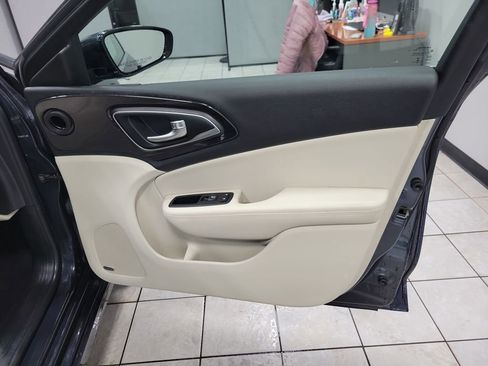 Used 2016 Chrysler 200 C w/ Premium Lighting Group image 17