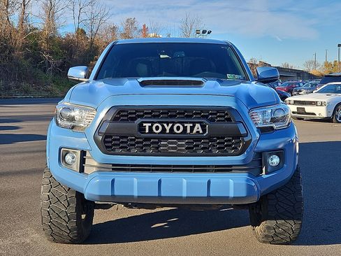 Used 2019 Toyota Tacoma TRD Sport image 2