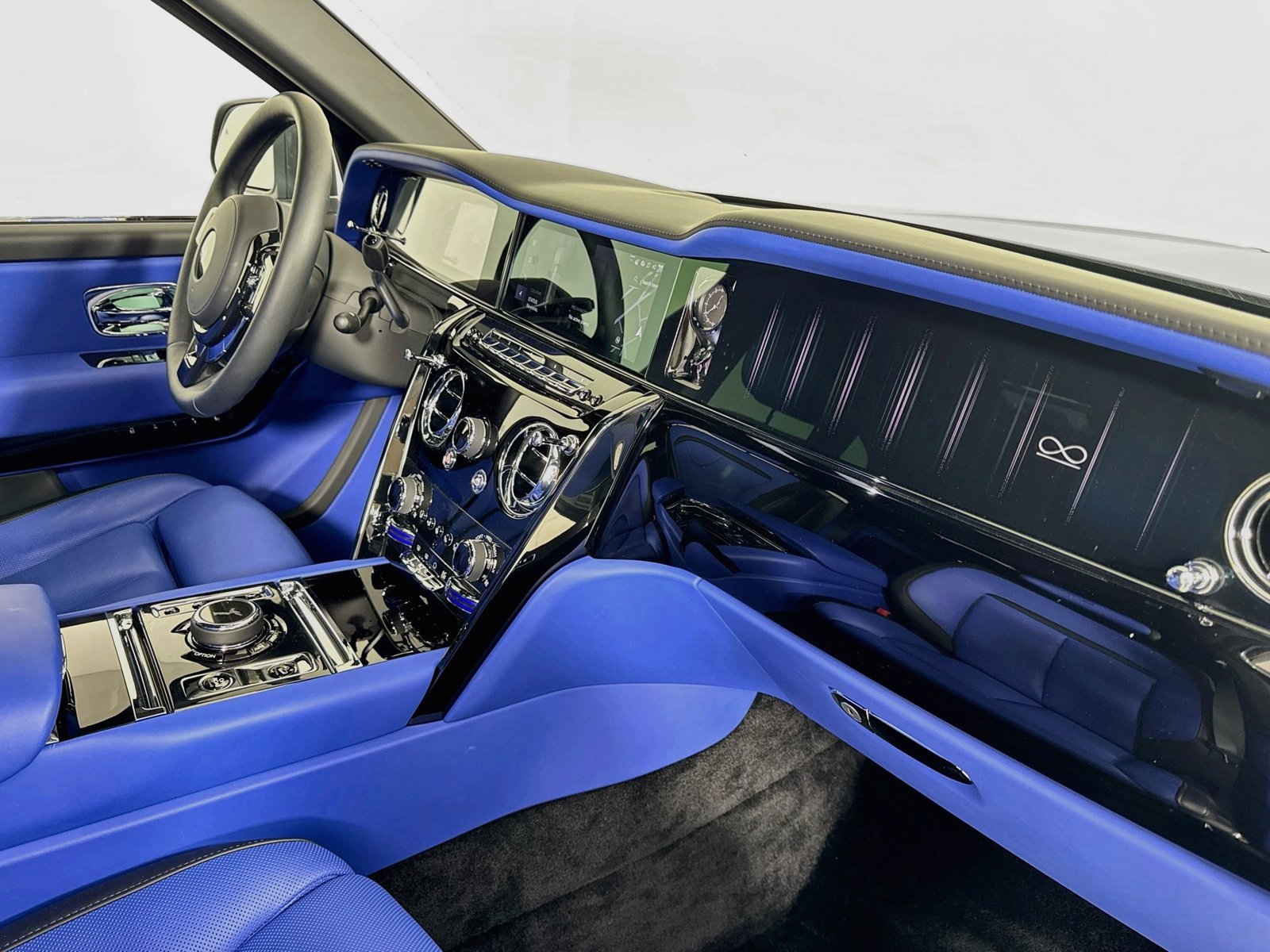 Certified 2025 Rolls-Royce Cullinan Black Badge AWD/4WD image 9