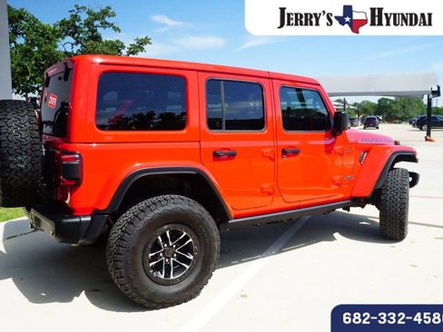 Used 2025 Jeep Wrangler Unlimited Rubicon AWD/4WD image 7