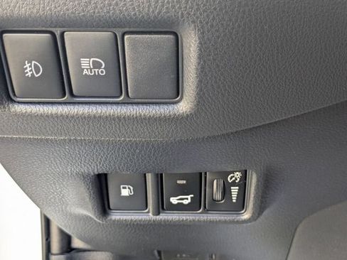 Used 2018 Toyota C-HR XLE FWD image 21