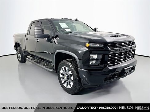 Used 2021 Chevrolet Silverado 2500 Custom w/ Custom Value Package image 3