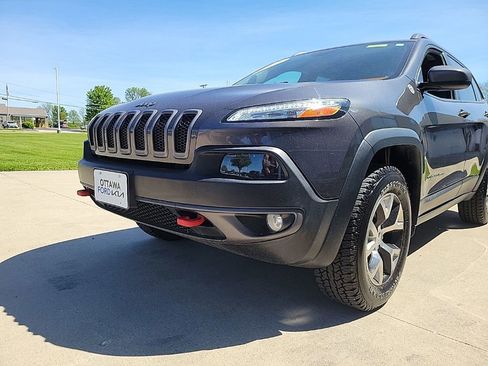 Used 2015 Jeep Cherokee Trailhawk w/ Comfort/Convenience Group AWD/4WD image 15