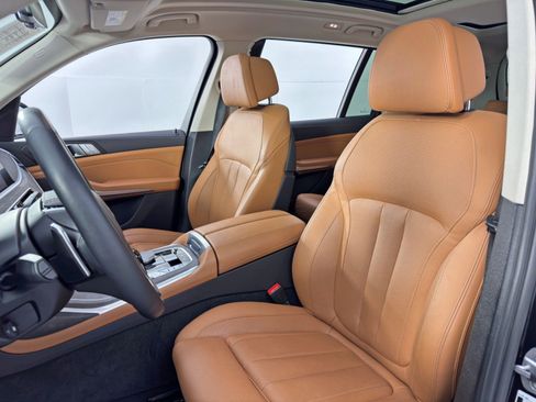 Used 2022 BMW X7 xDrive40i w/ Premium Package image 44