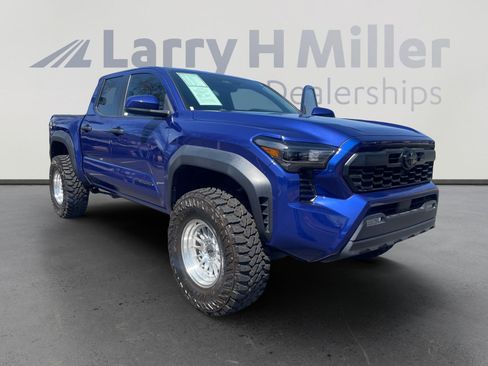 Used 2024 Toyota Tacoma TRD Off-Road AWD/4WD image 7