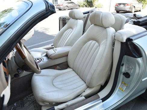 Used 2001 Jaguar XK8 Convertible image 19