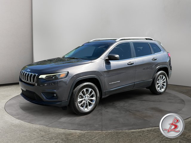 Used 2019 Jeep Cherokee Latitude Plus AWD/4WD image 3