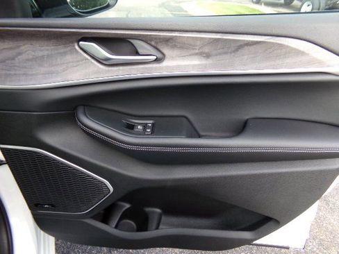 Used 2024 Jeep Grand Cherokee Limited 4xe image 28