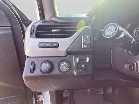 Used 2018 GMC Yukon Denali image 22
