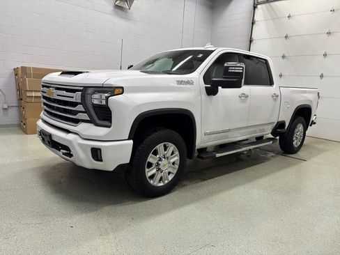 Used 2024 Chevrolet Silverado 2500 High Country w/ High Country Premium Package AWD/4WD image 9