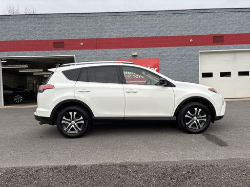 Used 2016 Toyota RAV4 LE image 2